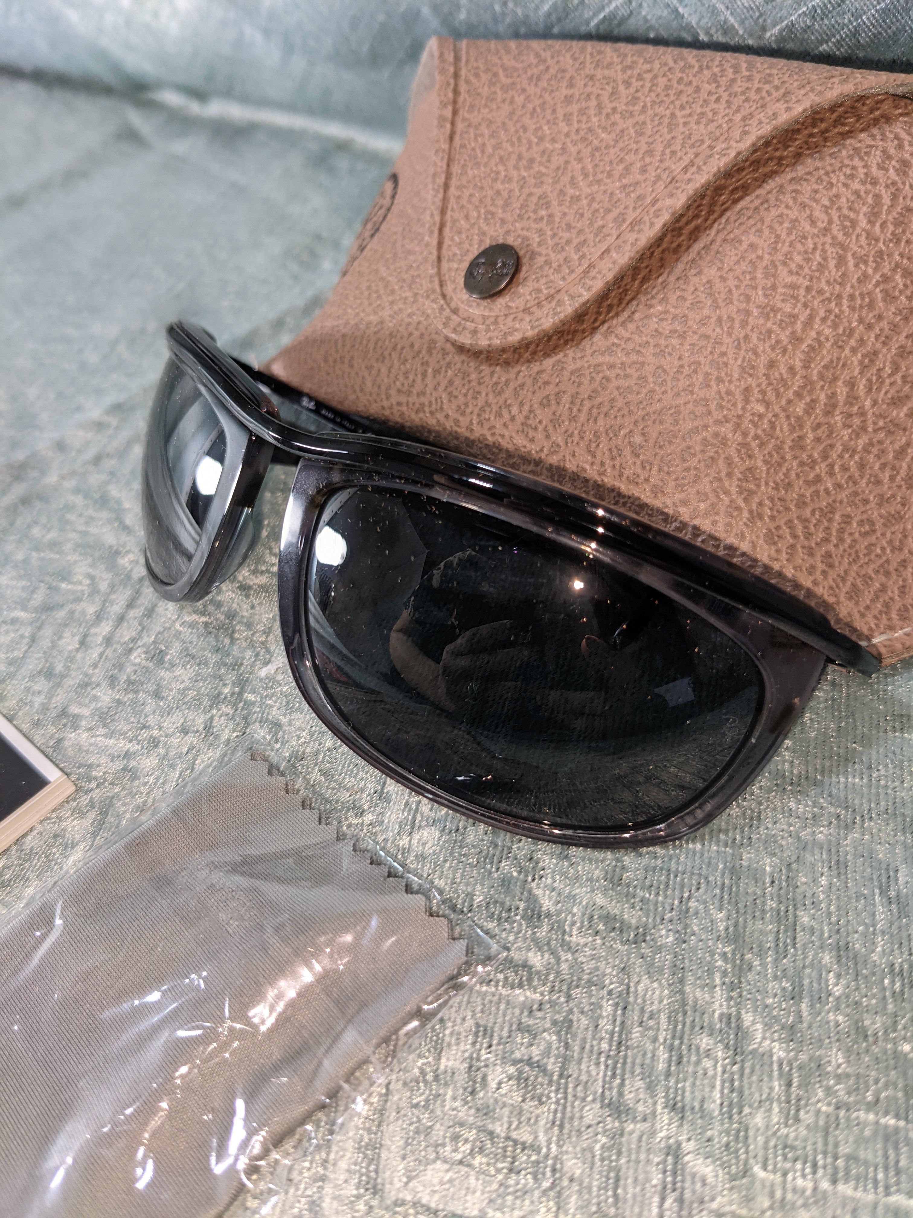 PreOwned Sunglasses RB2319 In New Condtion See Details (7454375477486)